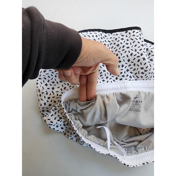 Nike Dri-FIT Athletic Running Shorts Teens XL White Black Print Liner - Picture 14 of 16